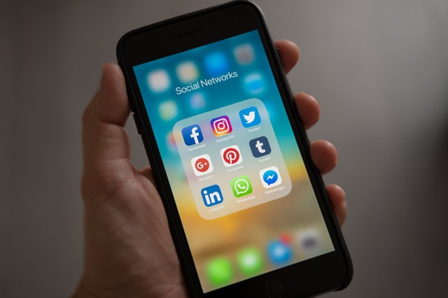 Facebook Messenger is the New Contact Us button